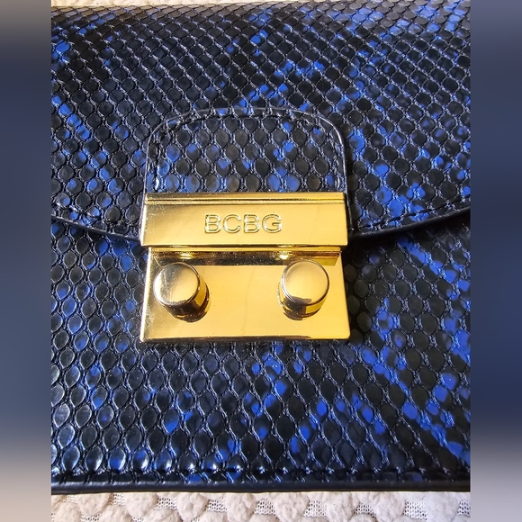 #76 BNWT BCBG Blue Snakeskin Milly Shoulder Bag - Picture 2 of 5